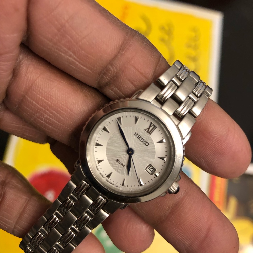 Seiko Date Sapphire Crystal Watch (needs battery) - Picture 4 of 8